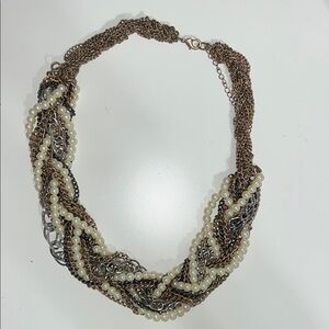 Elegant Pearl and Chain Necklace